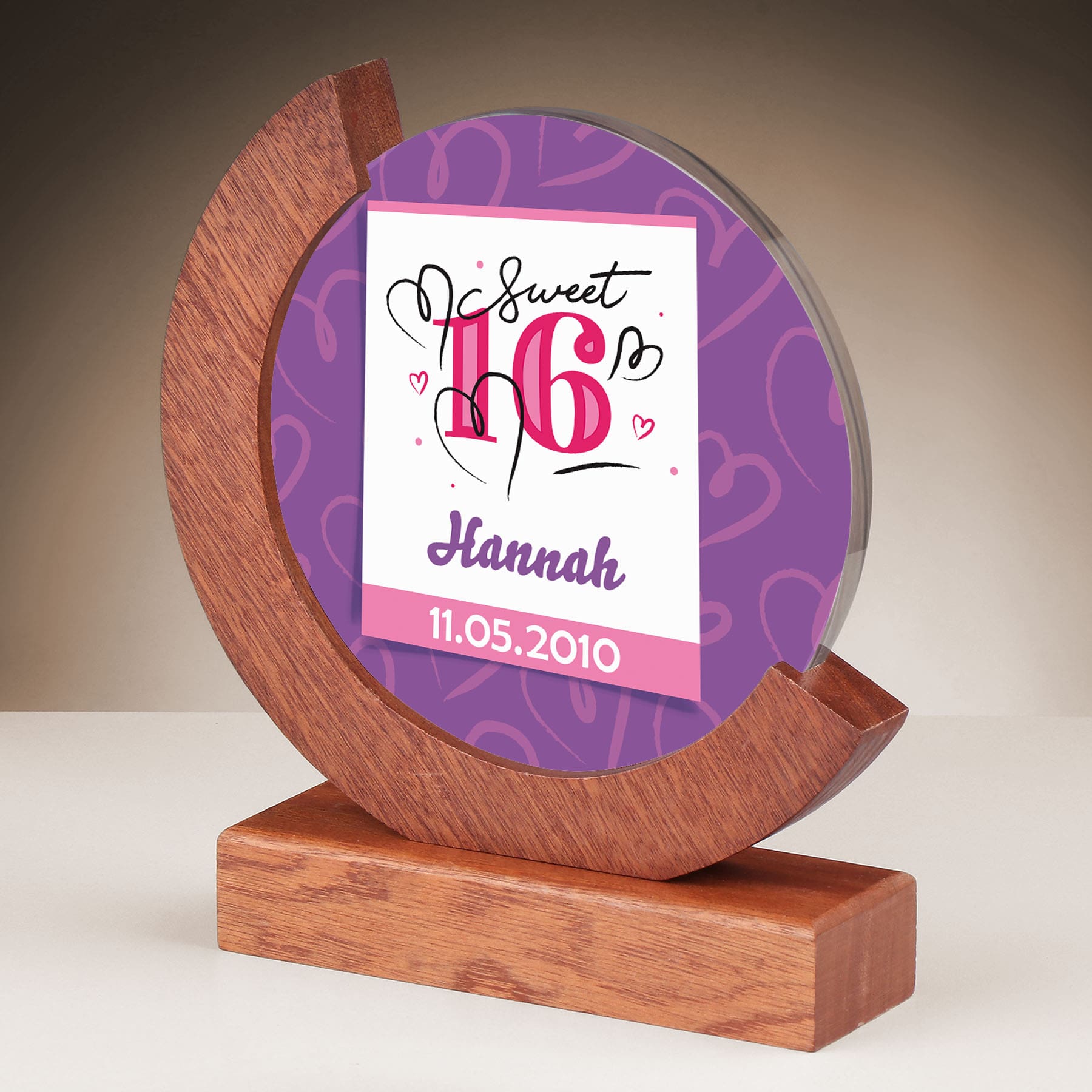 Produktbild von Glastrophäe „Lila Sweet Sixteen Celebration“ (Mahagoni)