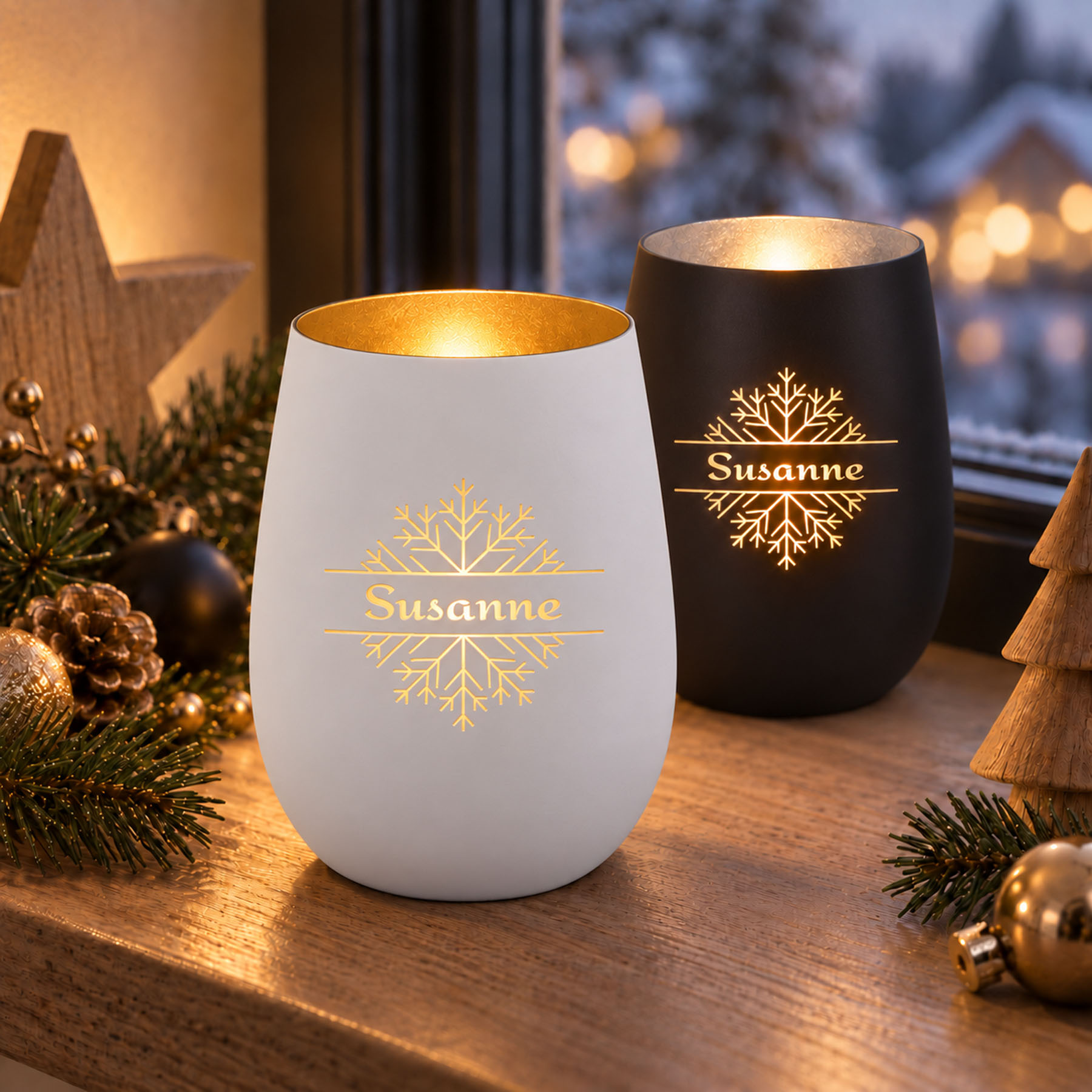 Produktbild von Personalisiertes Windlichtglas mit Schneeflockenmotiv und individueller Gravur