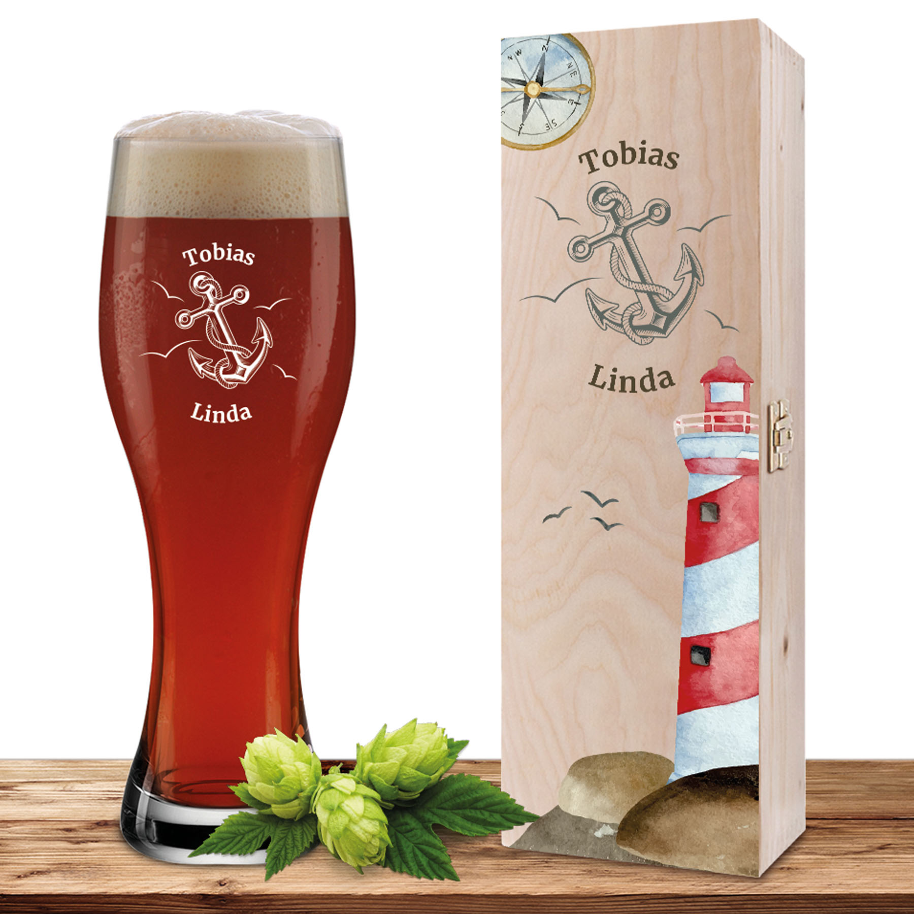 Produktbild von Personalisiertes Weizenglas-Holzkiste-Set mit Gravur und Bedruckung Leuchtturm "Anker"