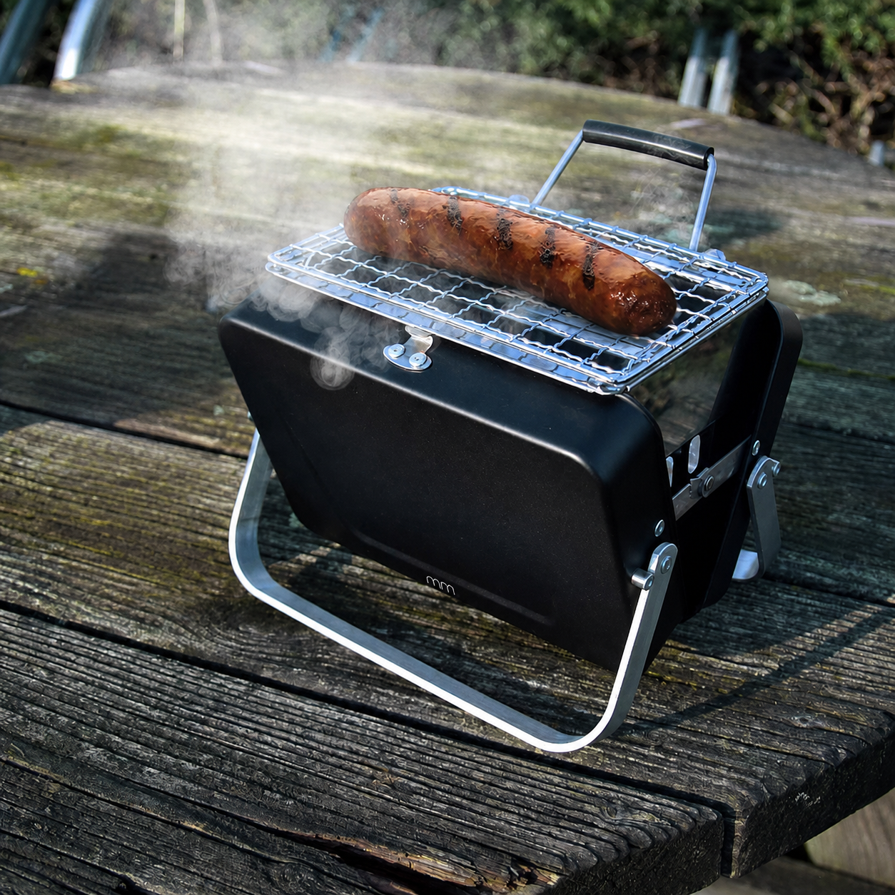 Produktbild von Mini BBQ Grill – Kleiner tragbarer Holzkohlegrill