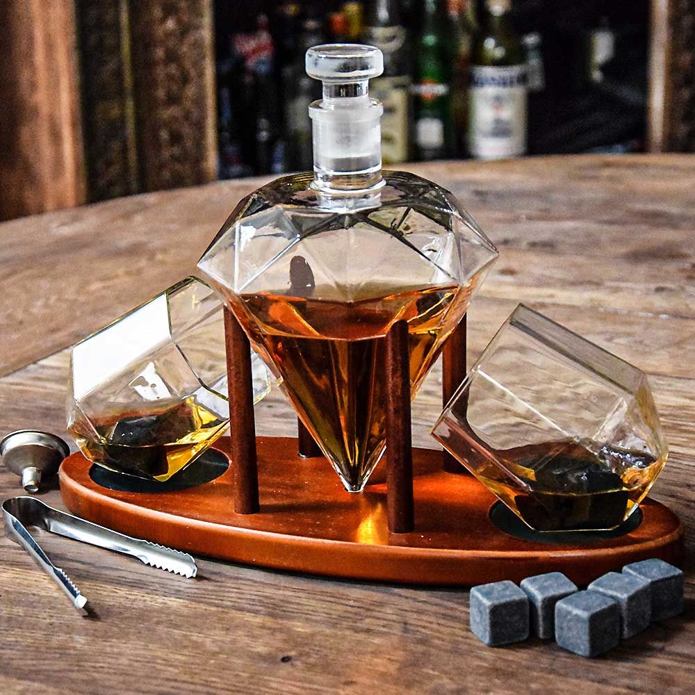 Produktbild von Deluxe Whisky Dekanter Set Diamant – Karaffe mit Gläsern & Zubehör