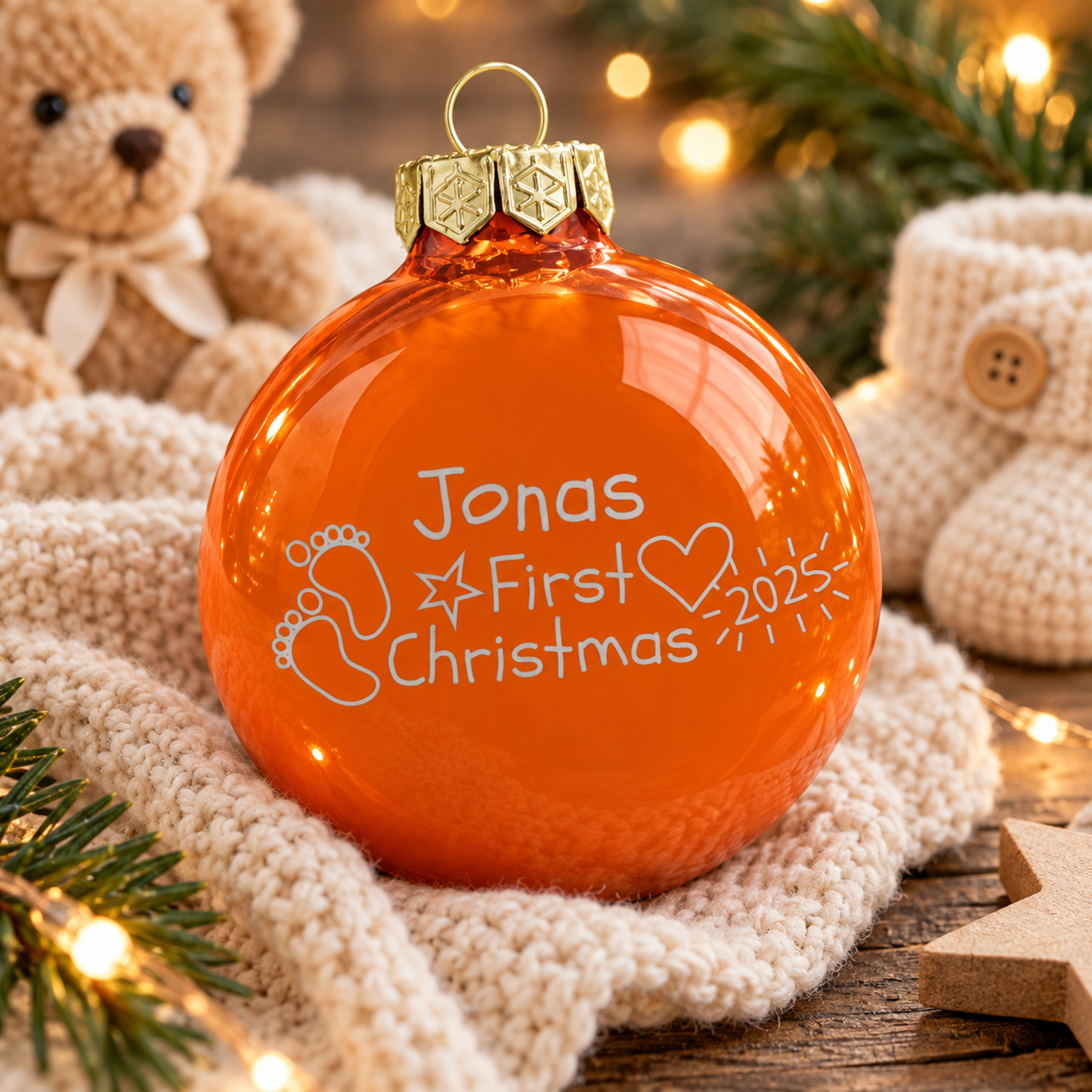 Produktbild von Weihnachtsbaumkugel aus Glas (glänzend) inklusive Wunschtextgravur & Baby`s First Christmas